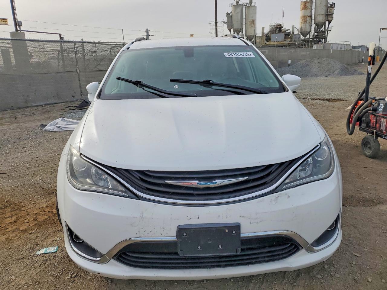 2018 Chrysler Pacifica Hybrid Touring L - Image 5