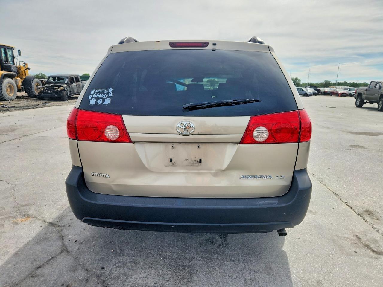 2007 Toyota Sienna Le 8-Passenger - Фото 6