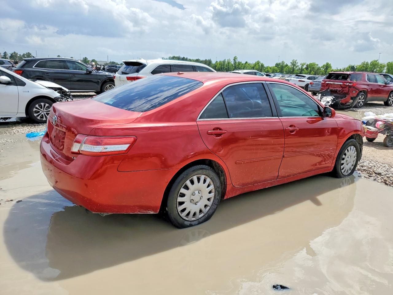 2010 Toyota Camry Le - Image 3