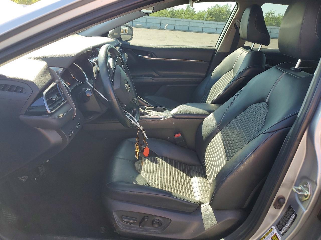 2020 Toyota Camry Se - Фото 7