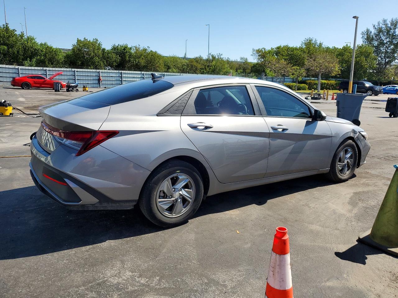 2024 Hyundai Elantra Se - Фото 3