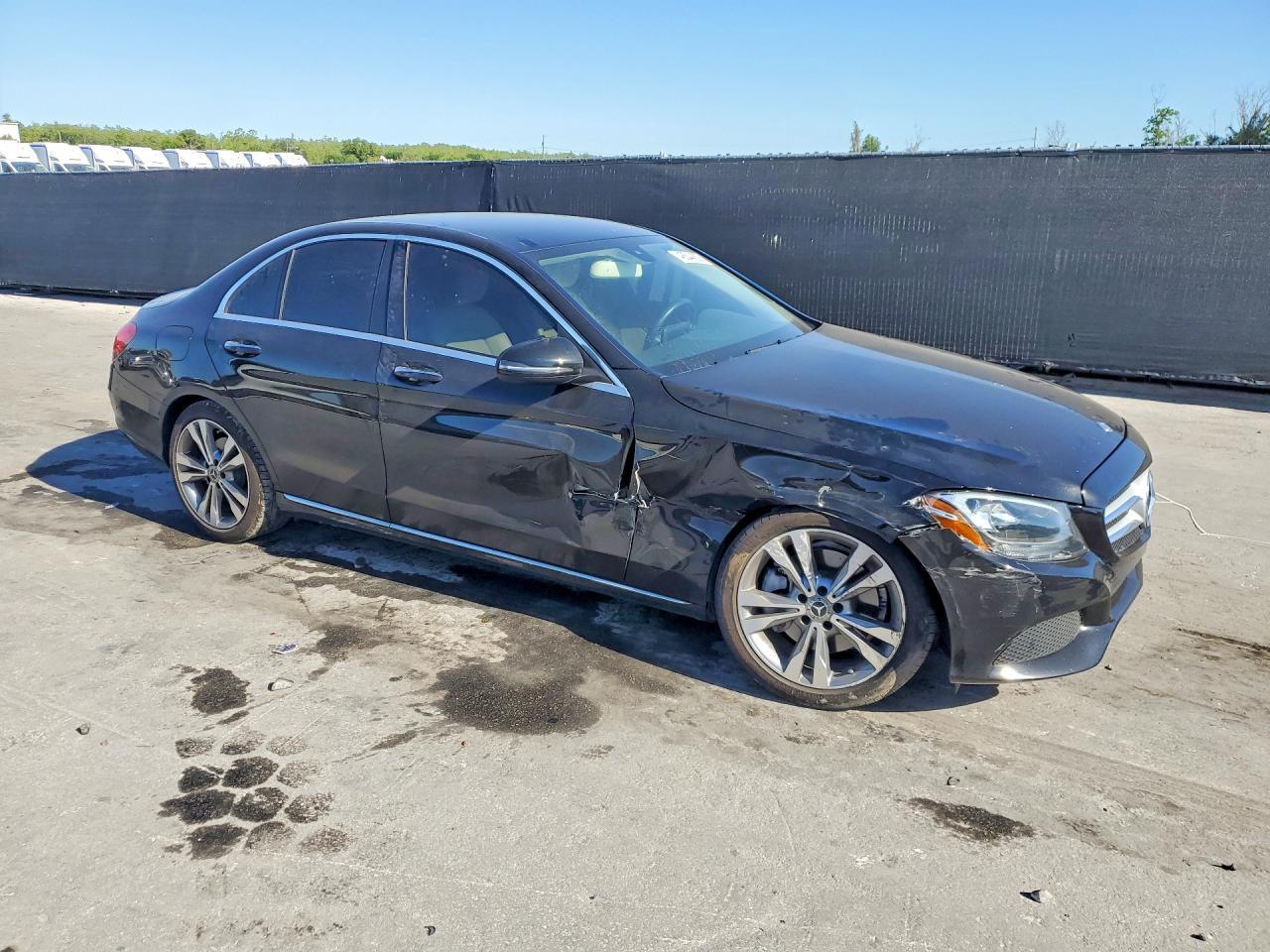 2017 Mercedes-Benz C 300 - Фото 4