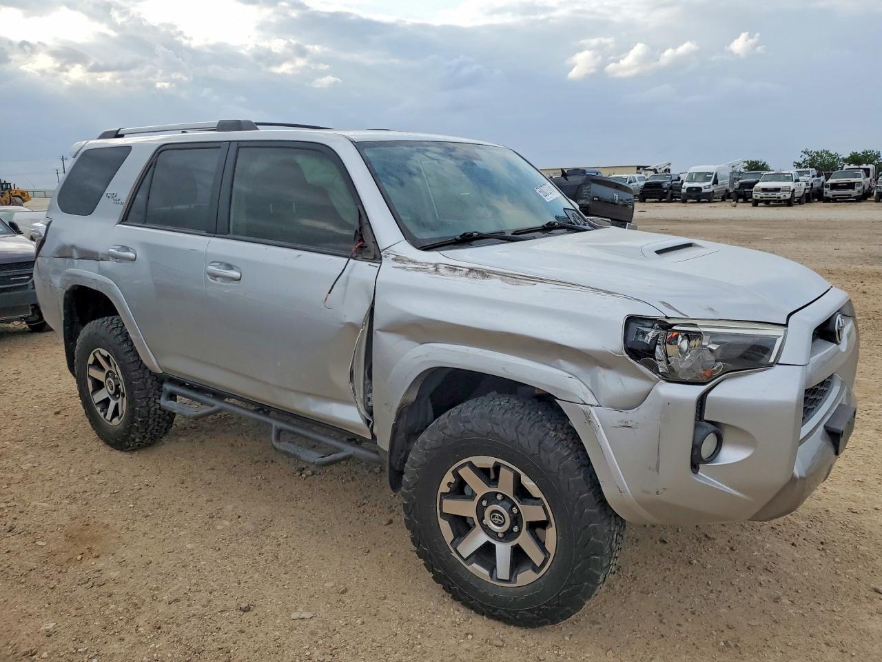2018 Toyota 4Runner Trd Off-Road Premium - Image 4