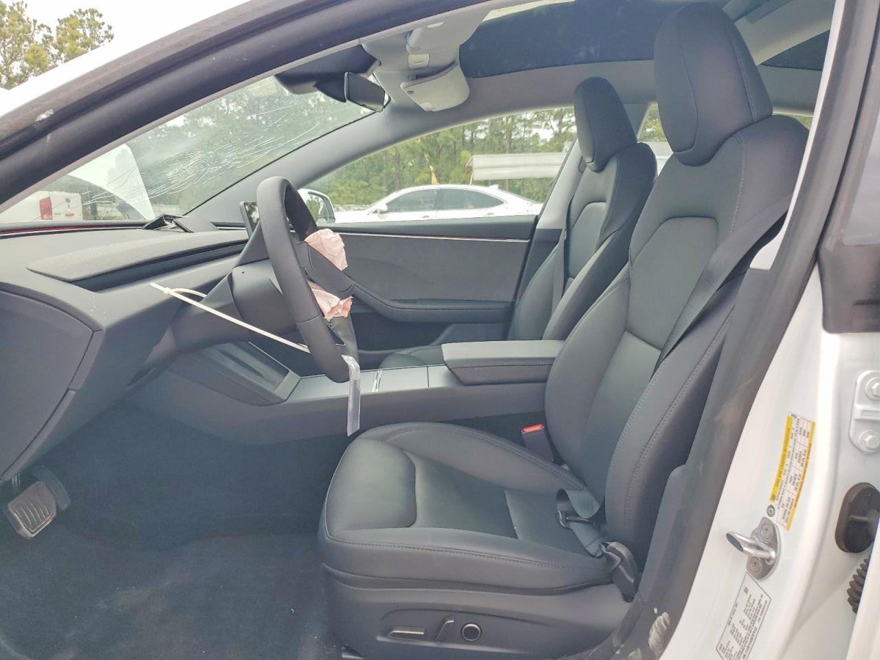 2025 Tesla Model 3 - Фото 7