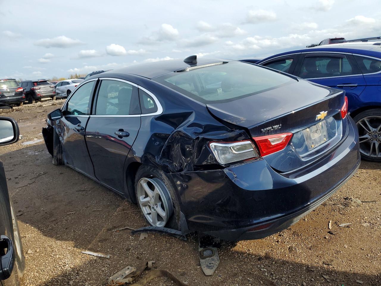 2017 Chevrolet Malibu Ls - Фото 2