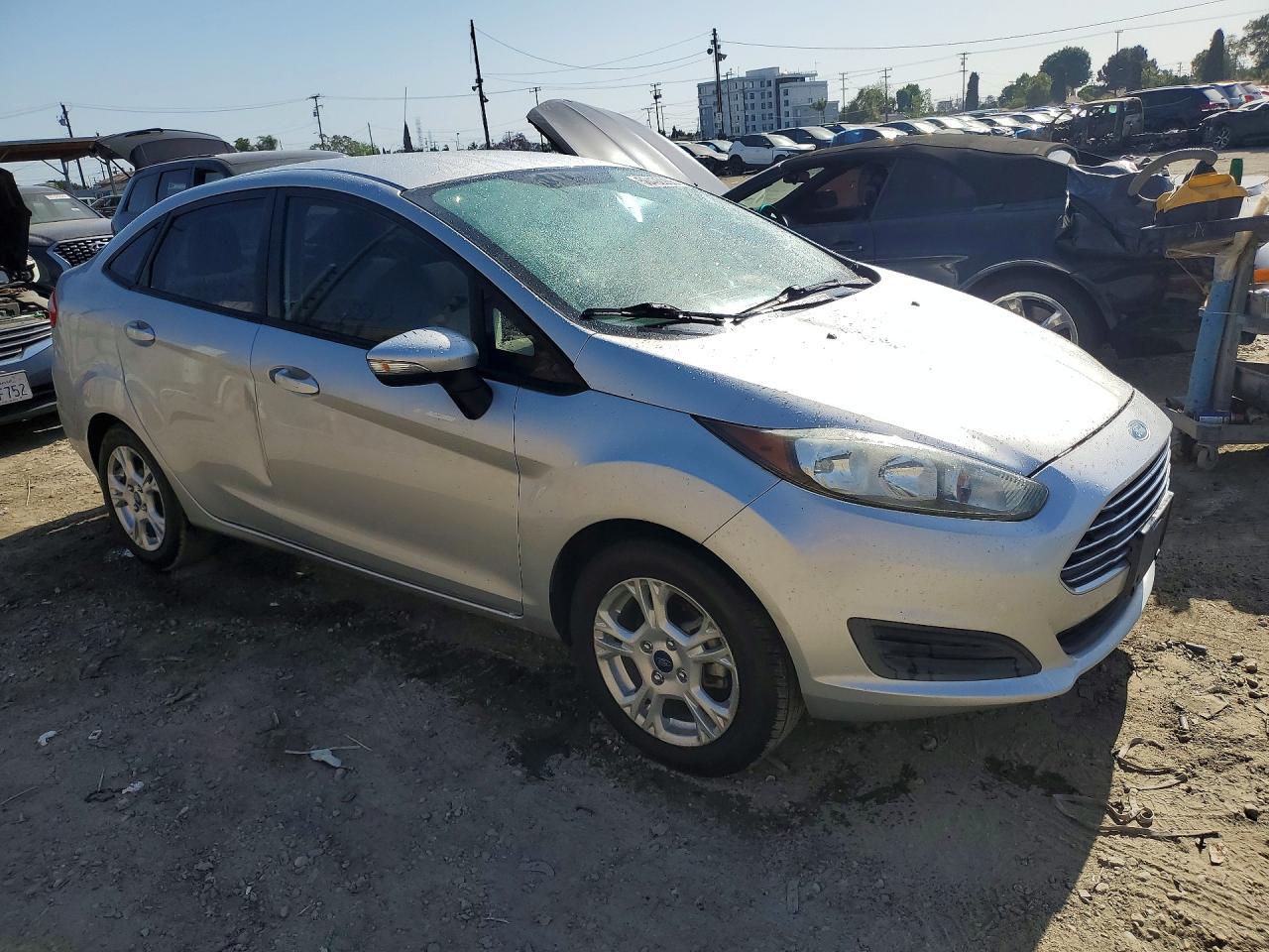 2015 Ford Fiesta Se - Фото 4