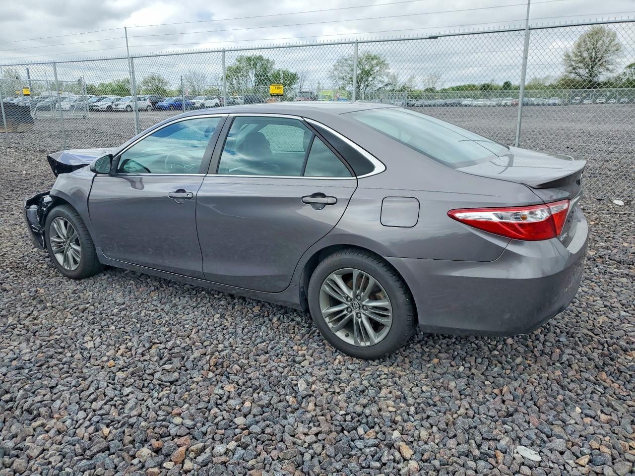 2016 Toyota Camry Se - Image 2