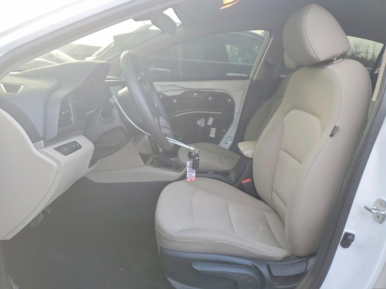 2020 Hyundai Elantra Se - Image 7