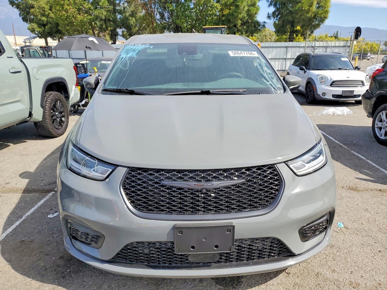 2023 Chrysler Pacifica Hybrid Touring L - Image 5