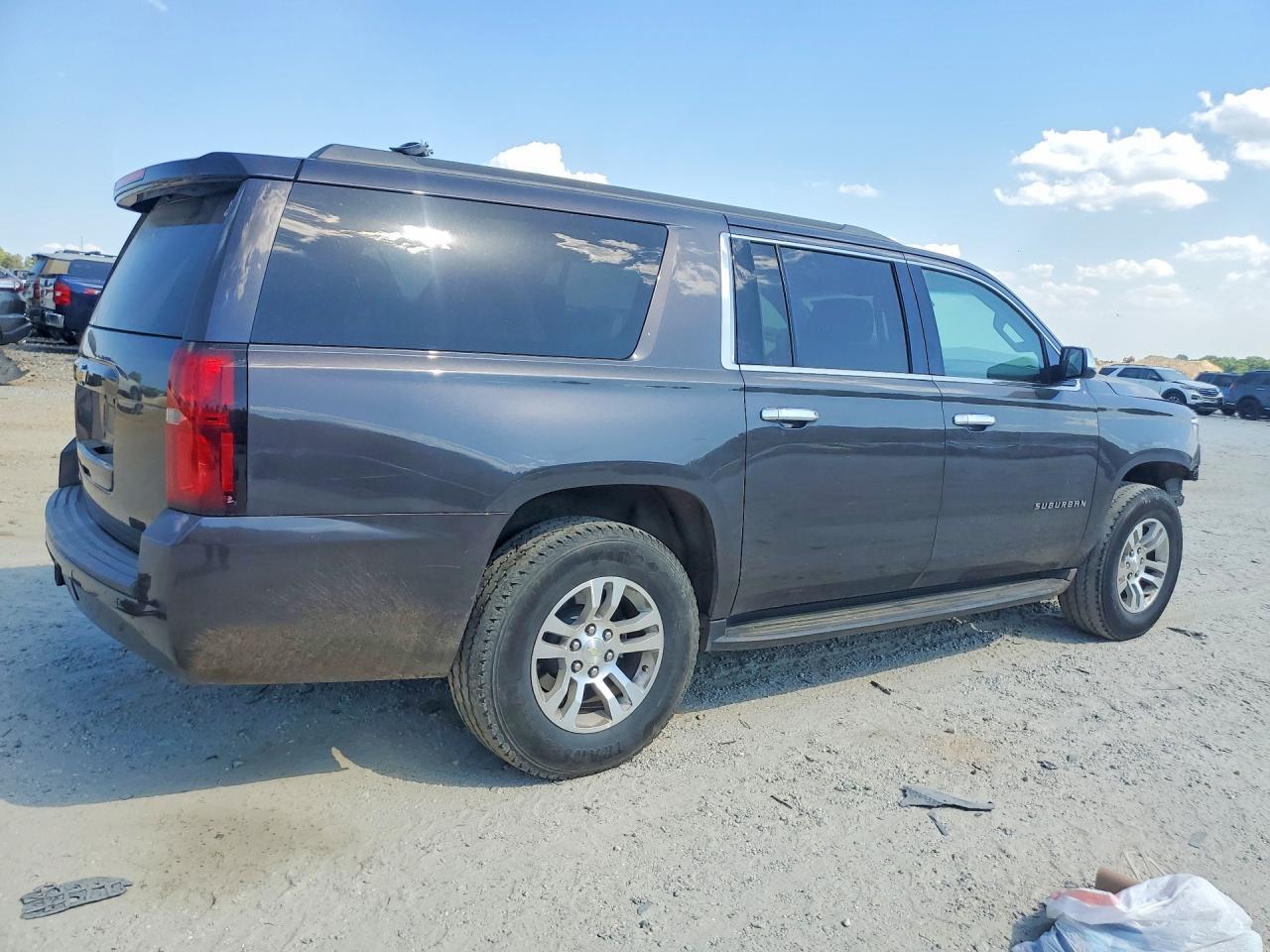 2015 Chevrolet Suburban C1500 Lt - Image 3