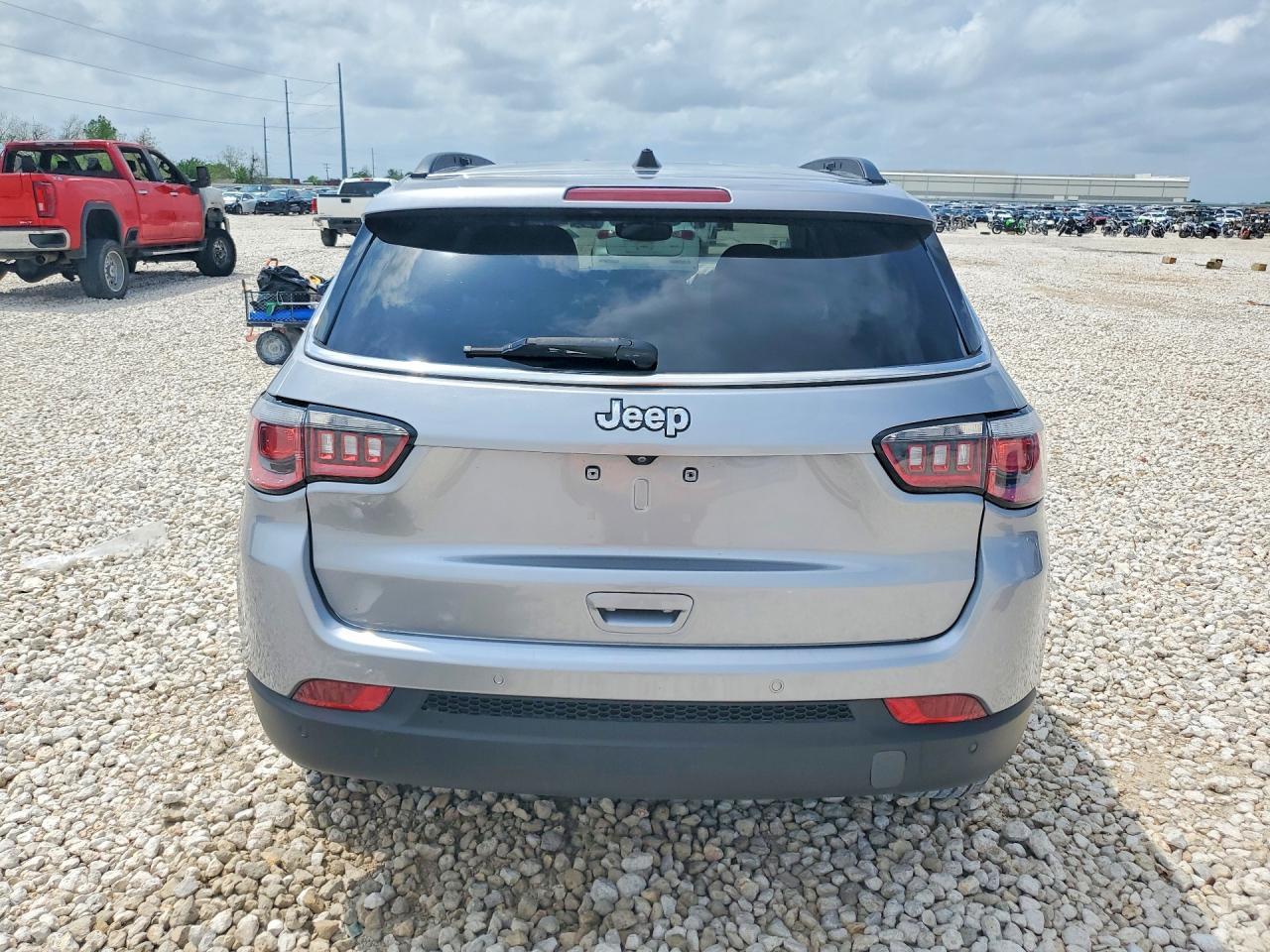 2019 Jeep Compass - Image 6