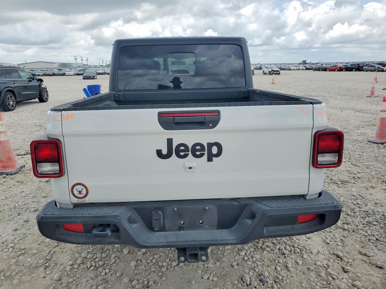 2020 Jeep Gladiator Sport - Image 6