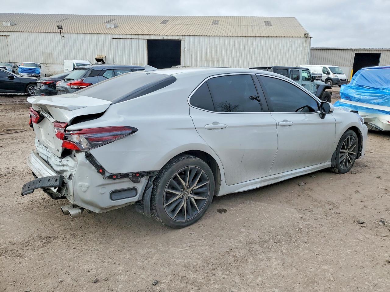 2022 Toyota Camry Se - Фото 3