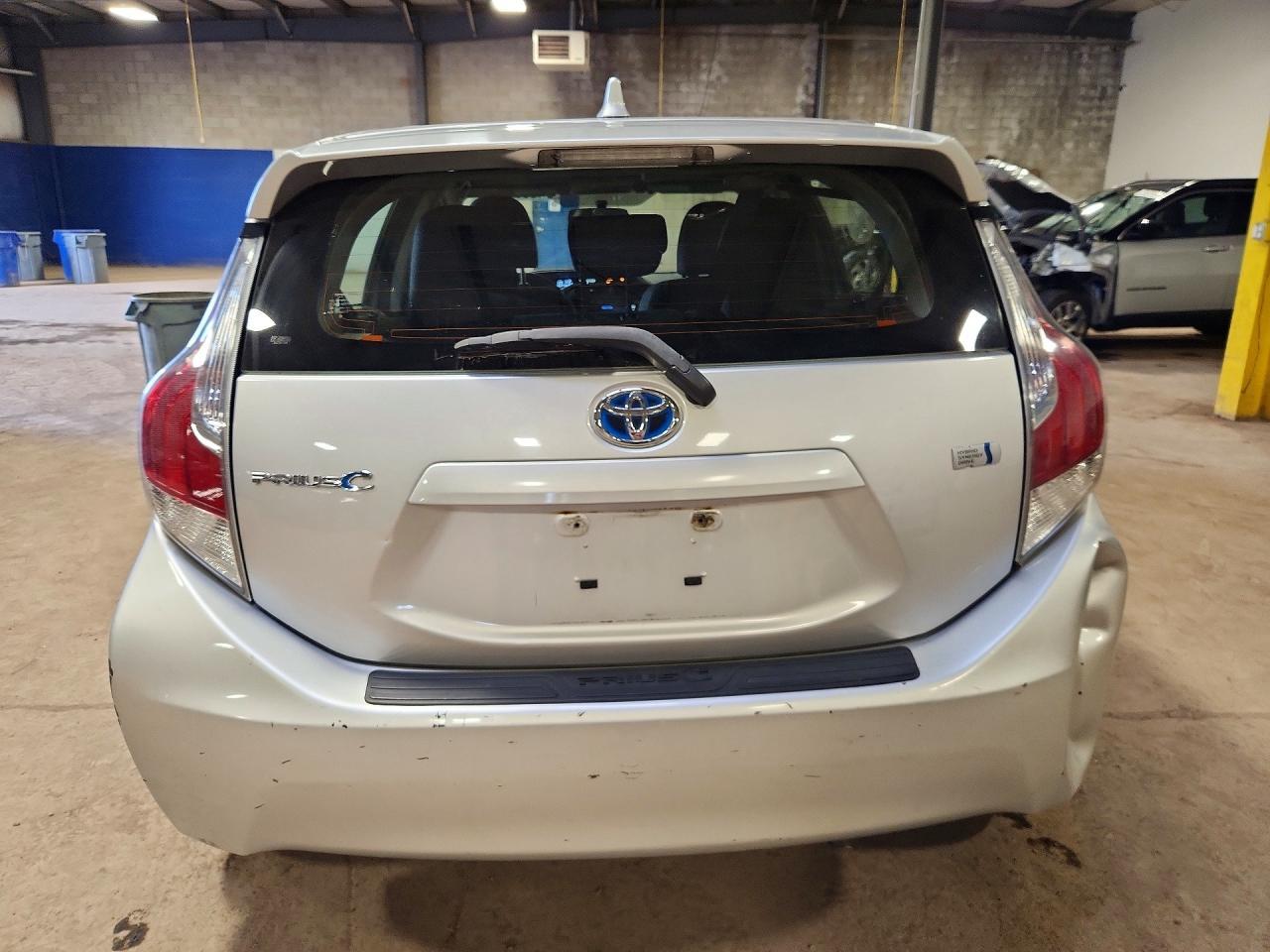 2015 Toyota Prius C Three - Фото 6