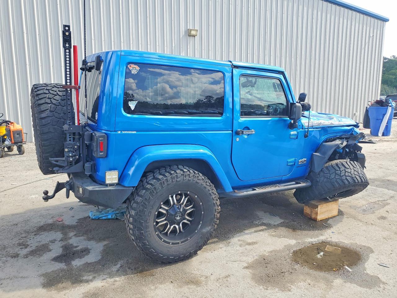 2014 Jeep Wrangler Sahara - Image 3