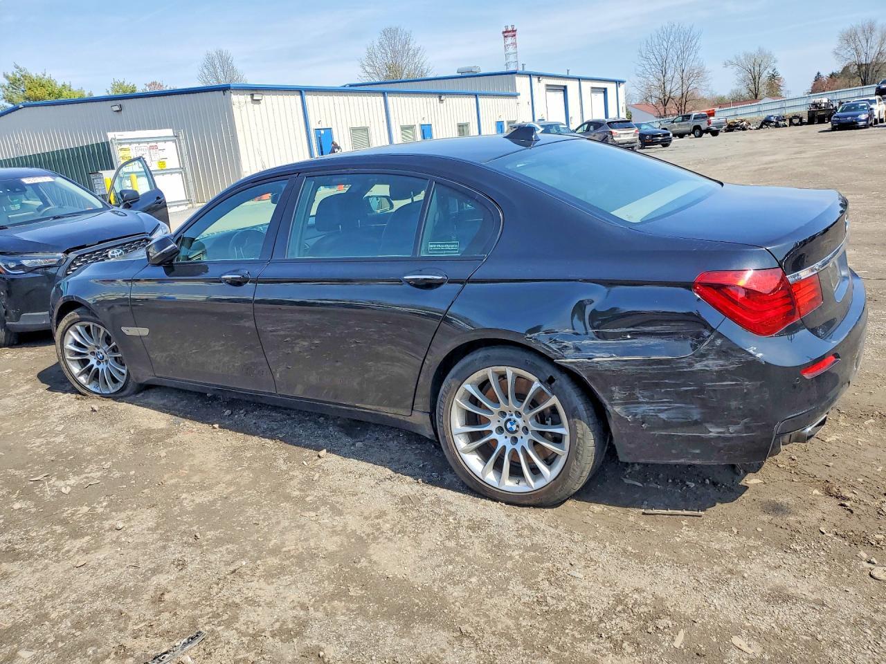 2014 BMW 750 Li - Image 2