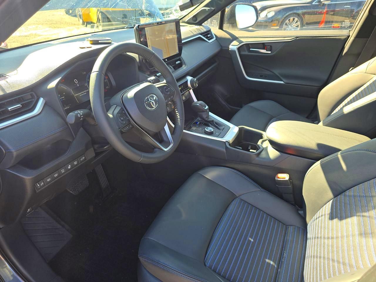 2025 Toyota Rav4 Xse - Image 6