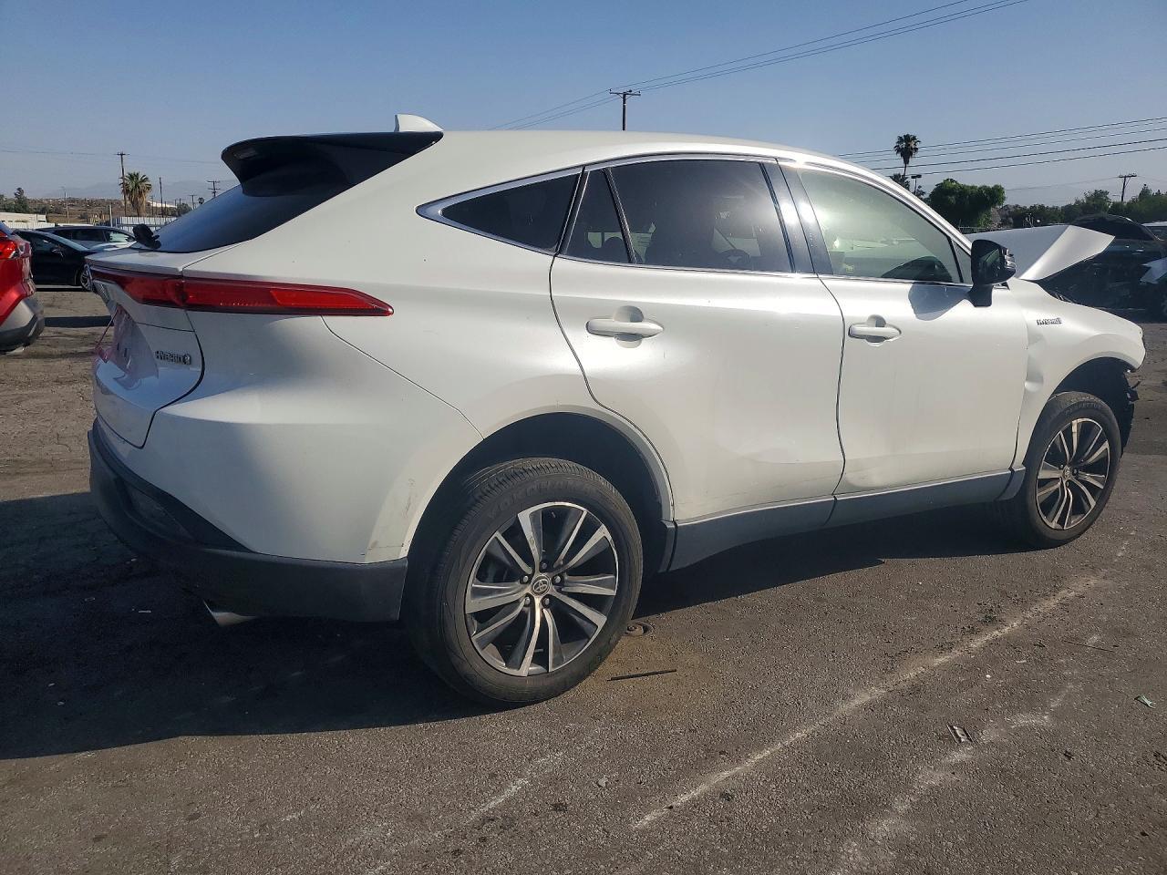 2021 Toyota Venza Le - Фото 3