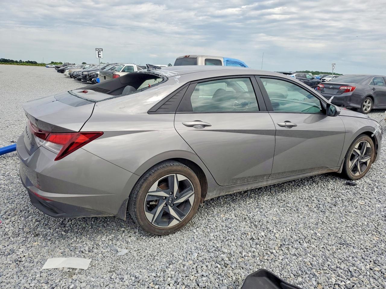 2023 Hyundai Elantra Sel - Image 3