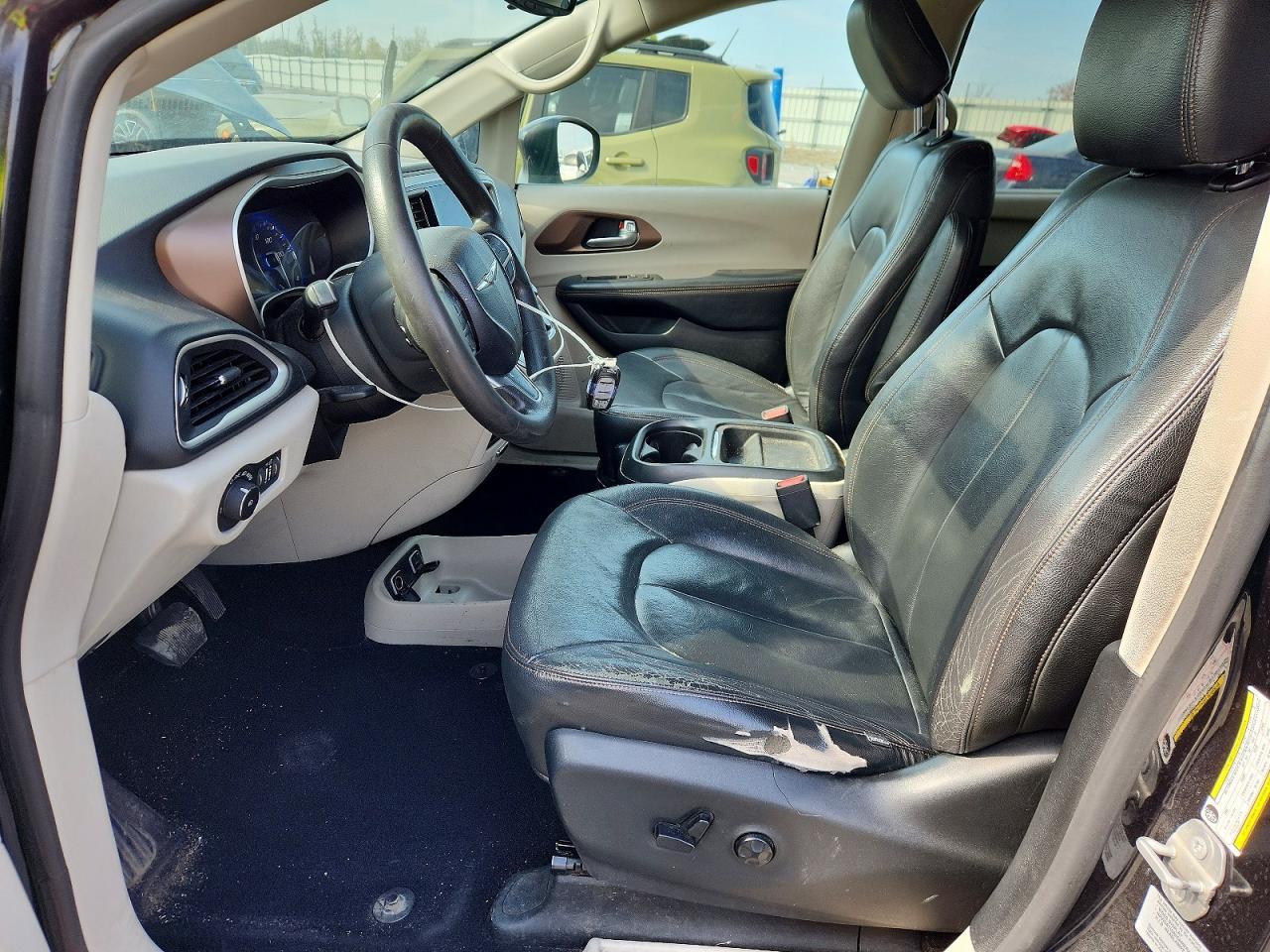 2017 Chrysler Pacifica Touring L - Image 7