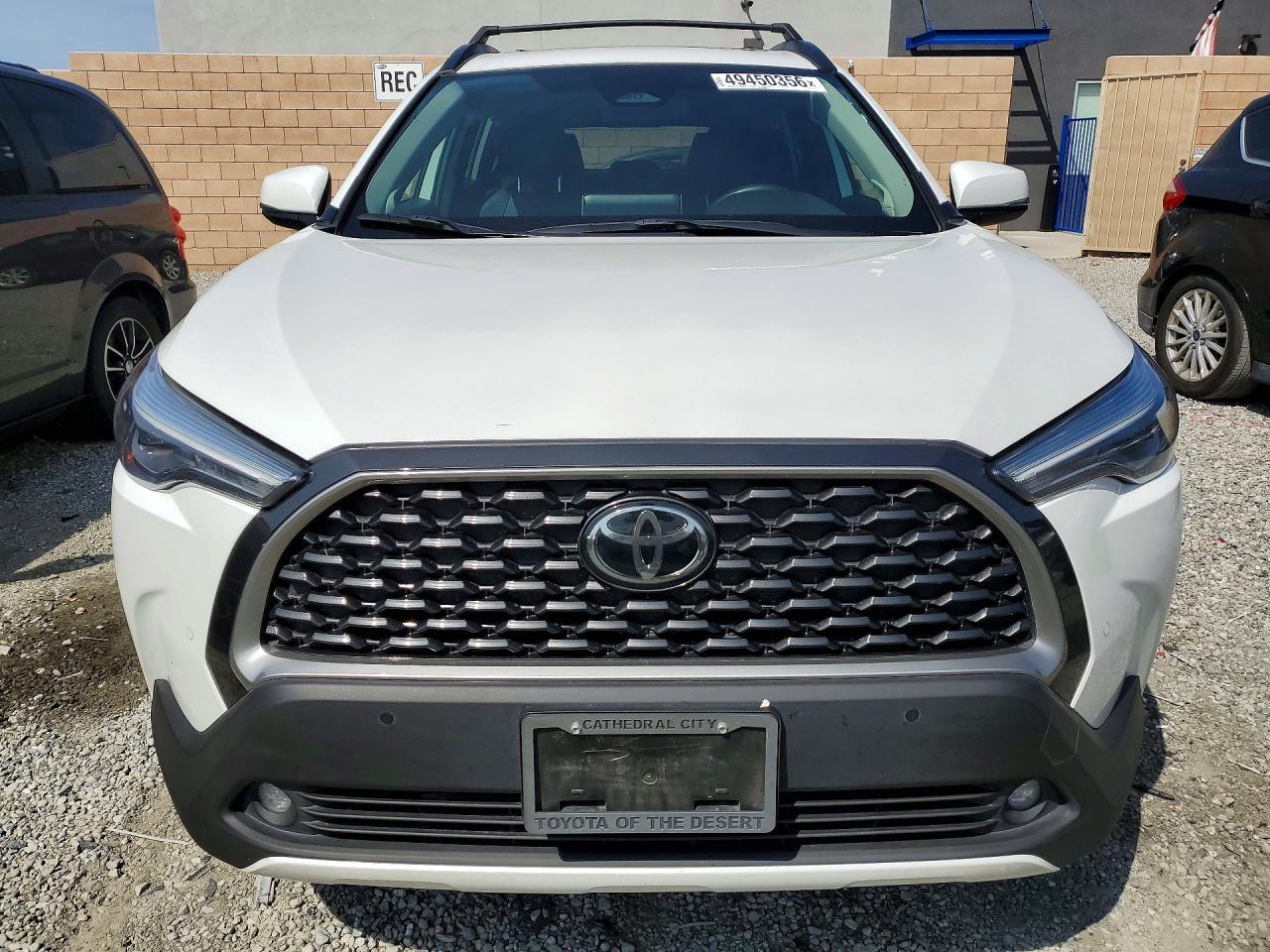 2023 Toyota Corolla Cross Xle - Image 5