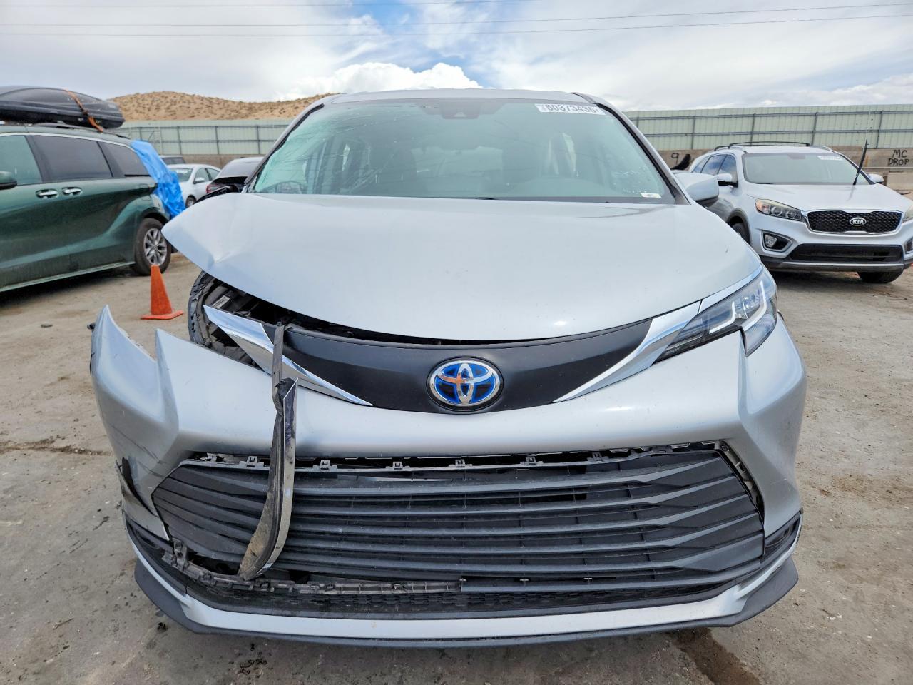 2021 Toyota Sienna Le - Фото 5