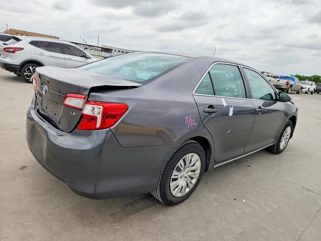 2014 Toyota Camry Le - Image 3