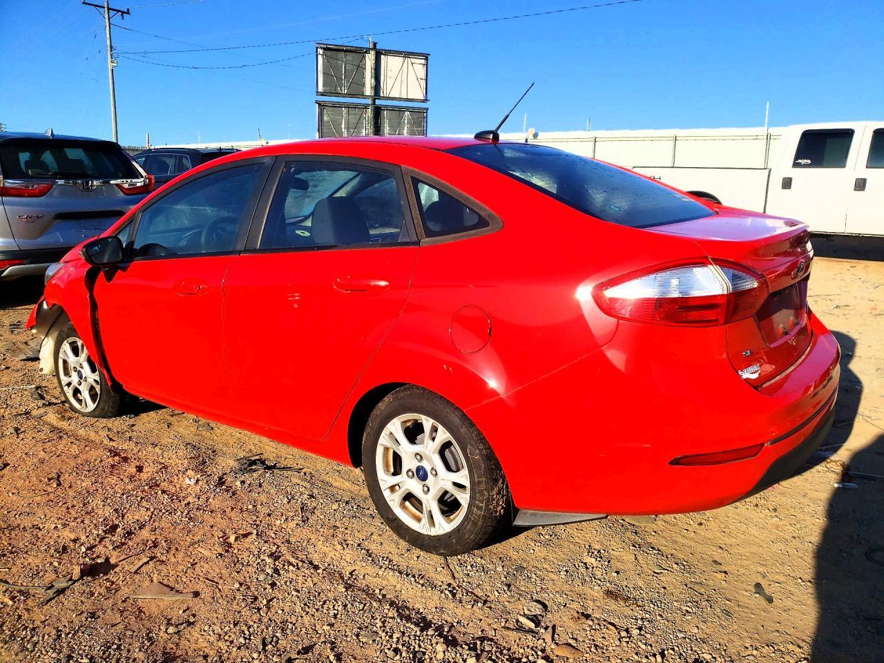 2015 Ford Fiesta Se - Фото 2