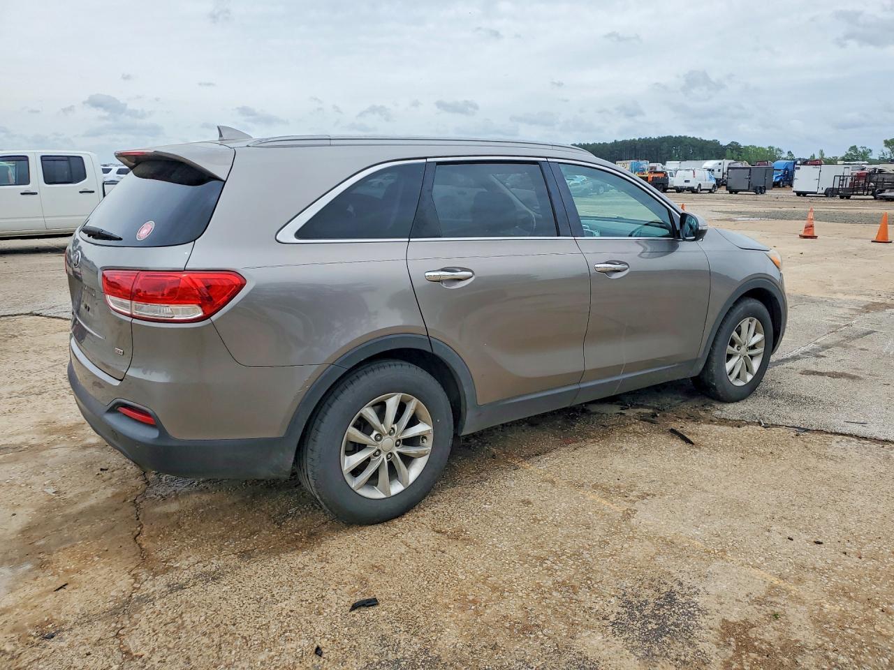 2017 Kia Sorento Lx - Image 3