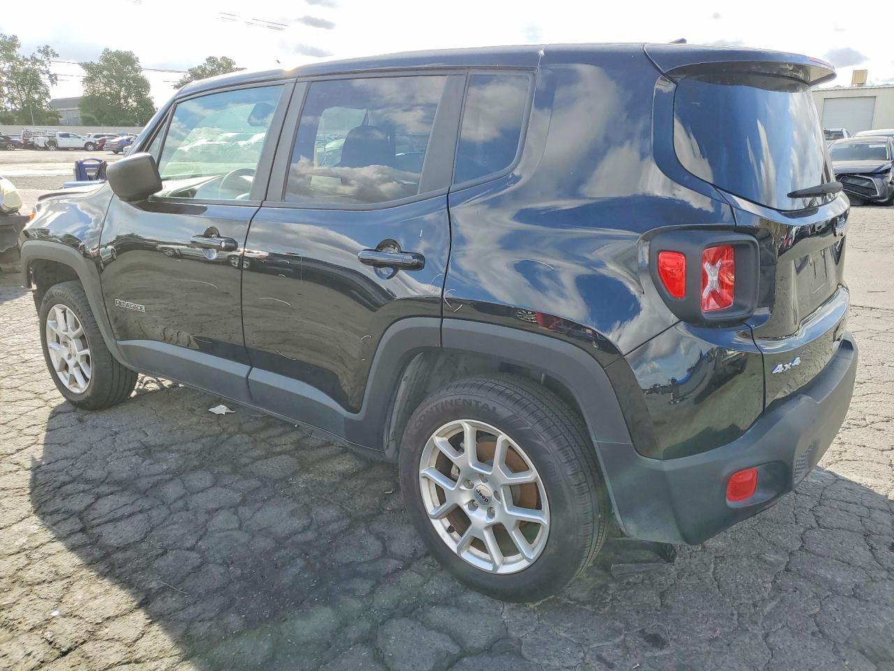 2023 Jeep Renegade Latitude - Фото 2