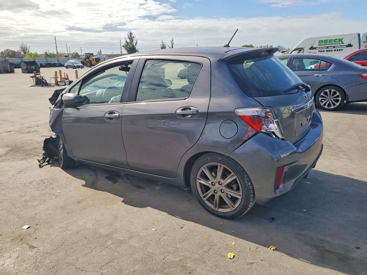 2014 Toyota Yaris 5-Door Se - Image 2