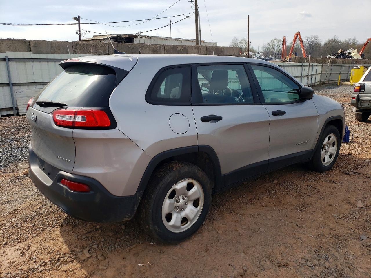 2015 Jeep Cherokee Sport - Image 3