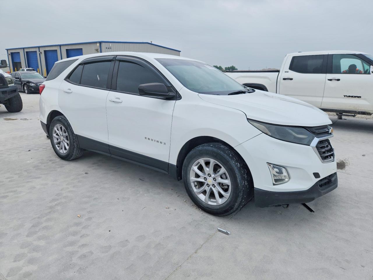2021 Chevrolet Equinox Ls - Фото 4