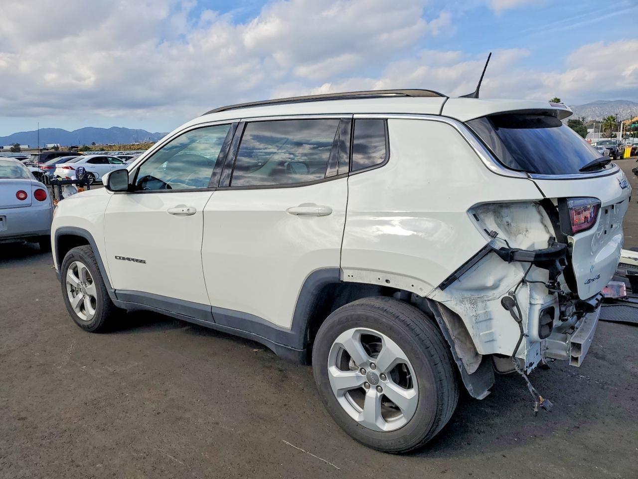 2020 Jeep Compass Latitude - Фото 2