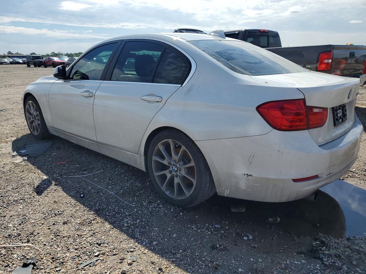 2015 BMW 320 I - Image 2