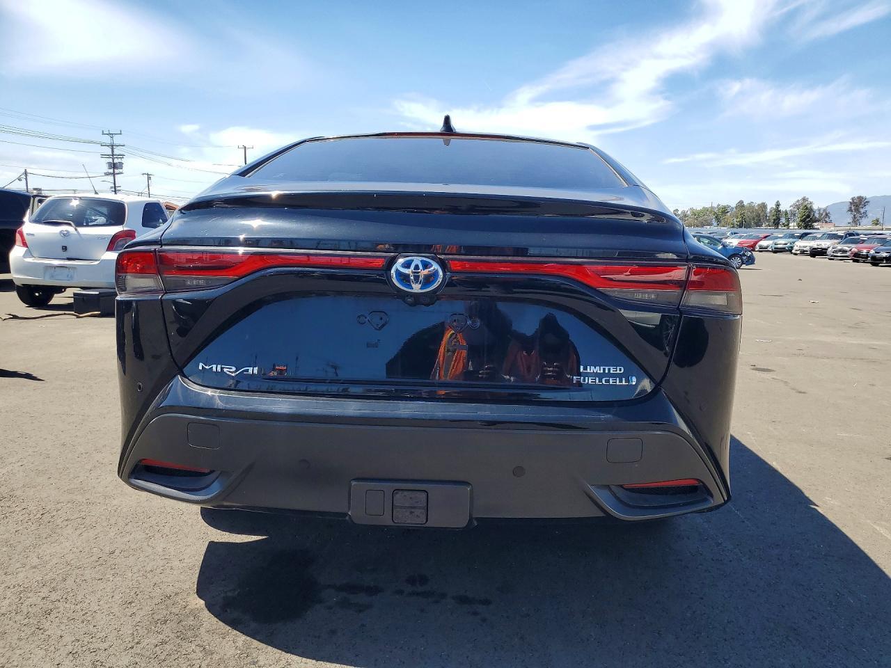 2022 Toyota Mirai Limited - Image 6