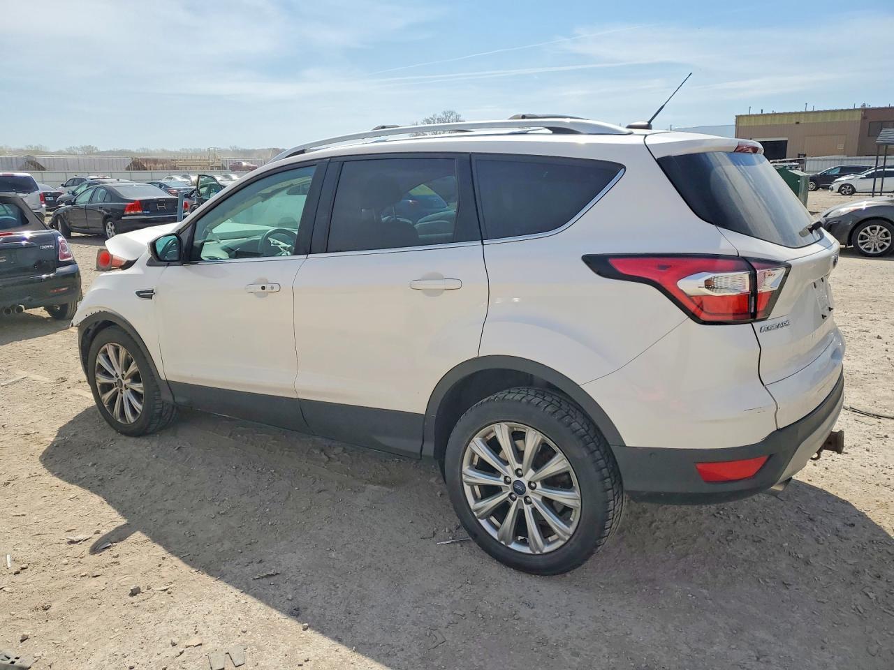 2017 Ford Escape Titanium - Фото 2