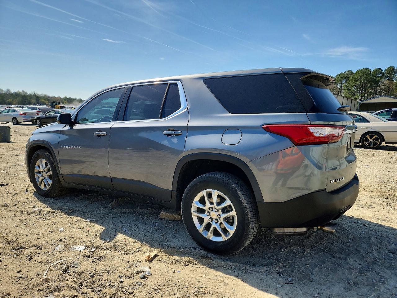 2020 Chevrolet Traverse Ls - Фото 2