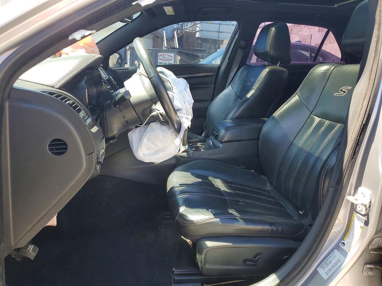2016 Chrysler 300 S - Image 7