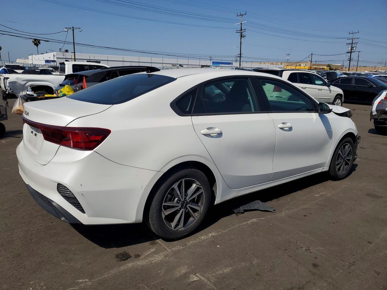 2023 Kia Forte Lxs - Фото 3