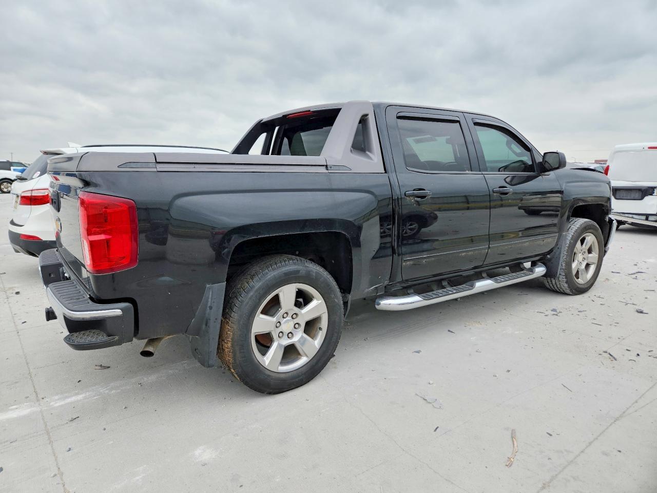 2017 Chevrolet Silverado K1500 Lt - Image 3