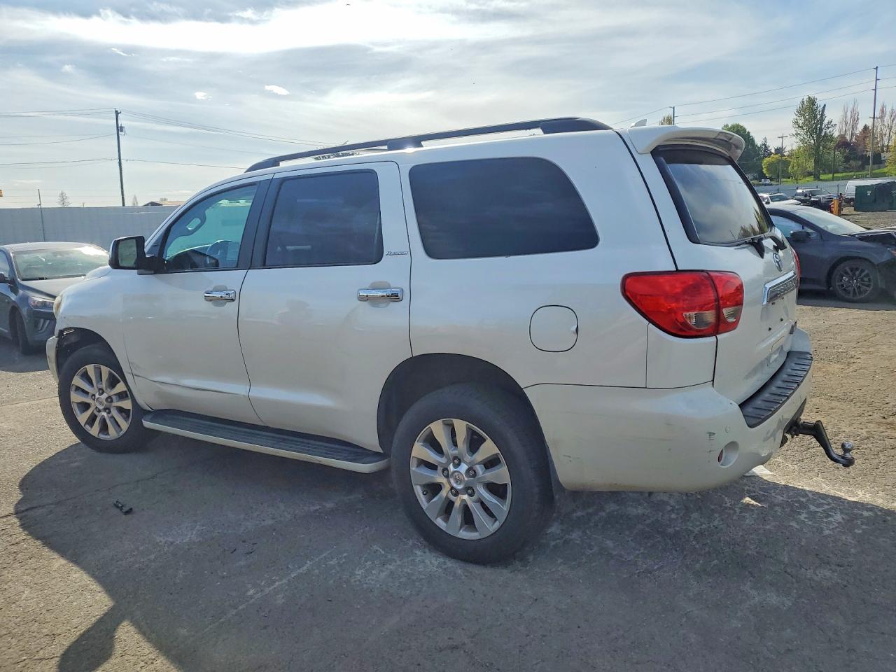 2016 Toyota Sequoia Platinum - Image 2