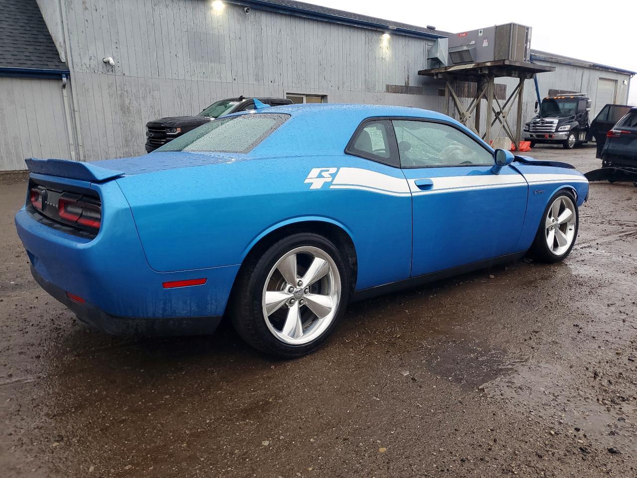 2016 Dodge Challenger R - Image 3
