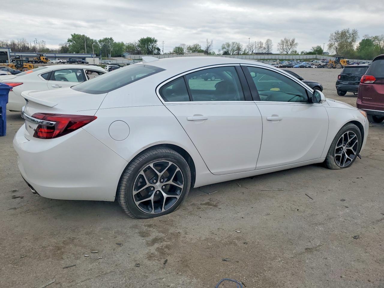 2017 Buick Regal Sport Touring - Фото 3
