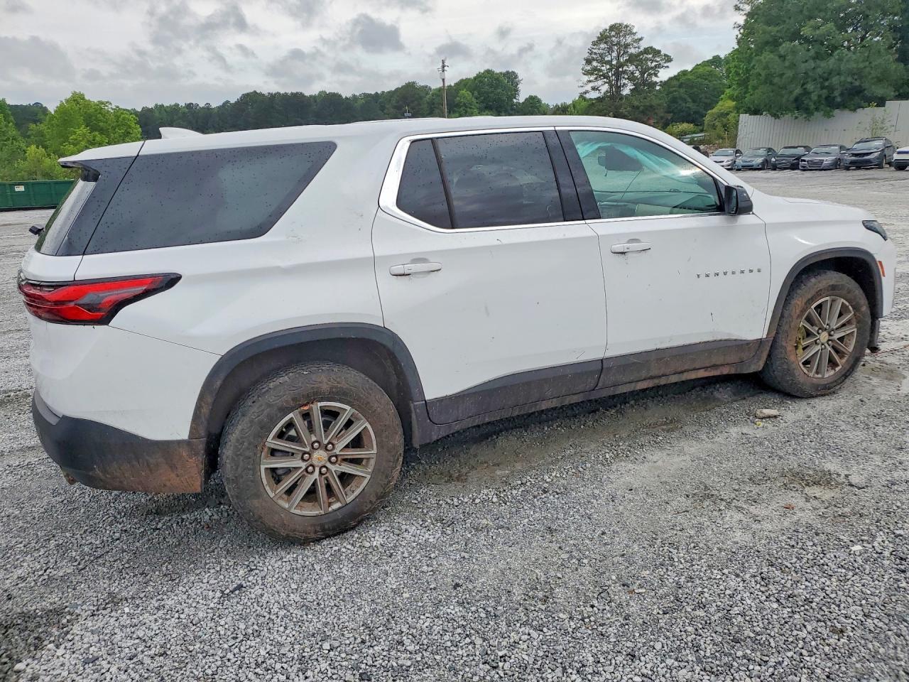 2023 Chevrolet Traverse Ls - Image 3
