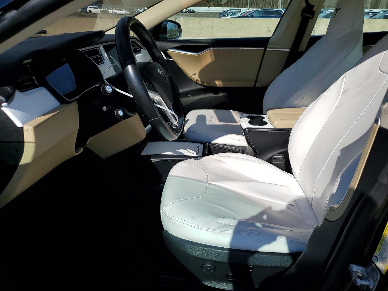 2014 Tesla Model S - Image 7