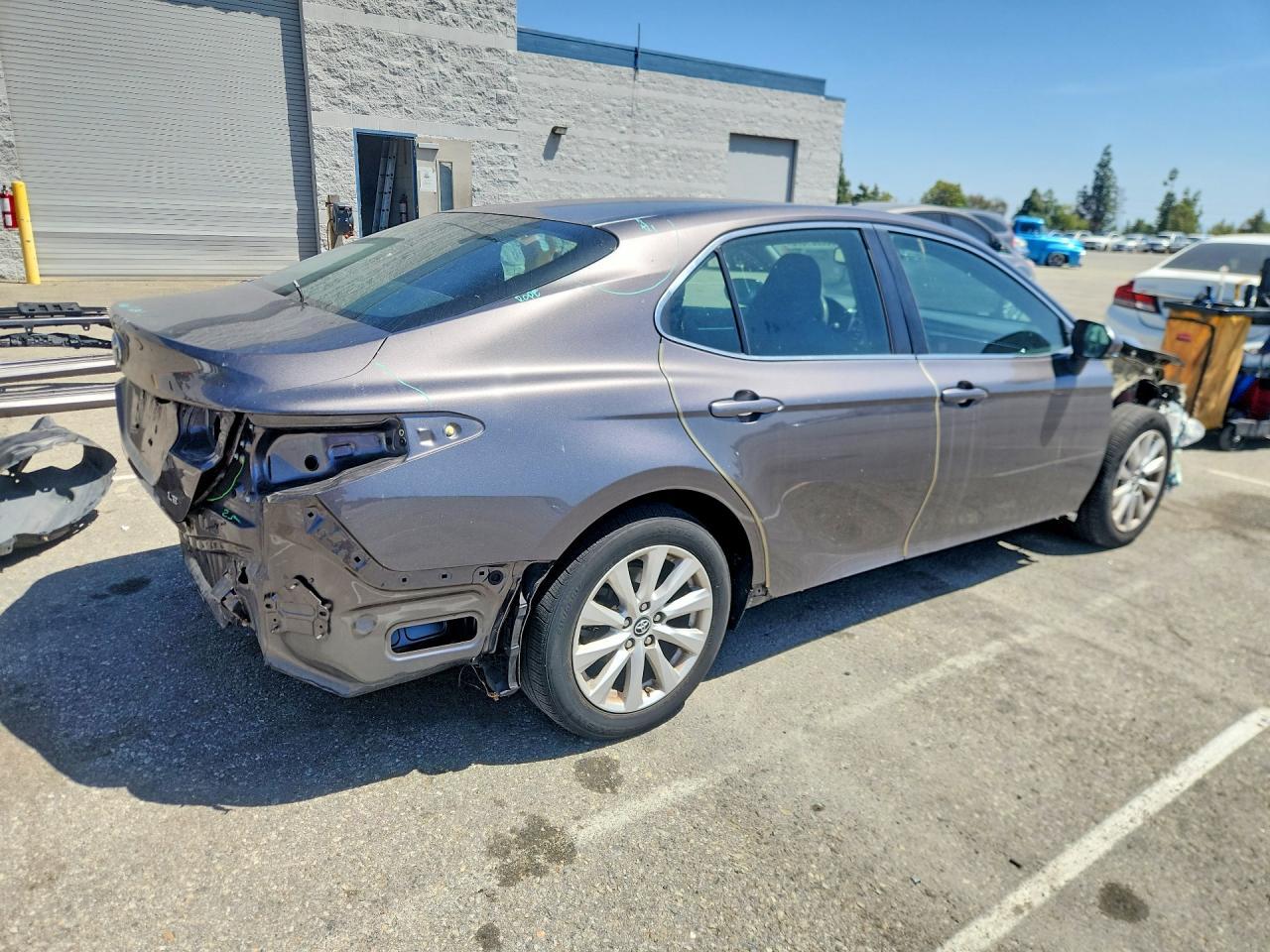 2018 Toyota Camry Le - Фото 3