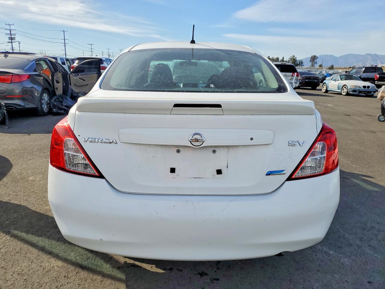 2014 Nissan Versa 1.6 S - Image 6