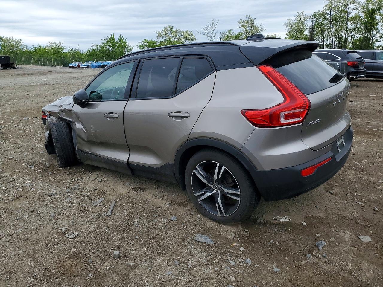 2022 Volvo Xc40 T5 R-Design - Фото 2