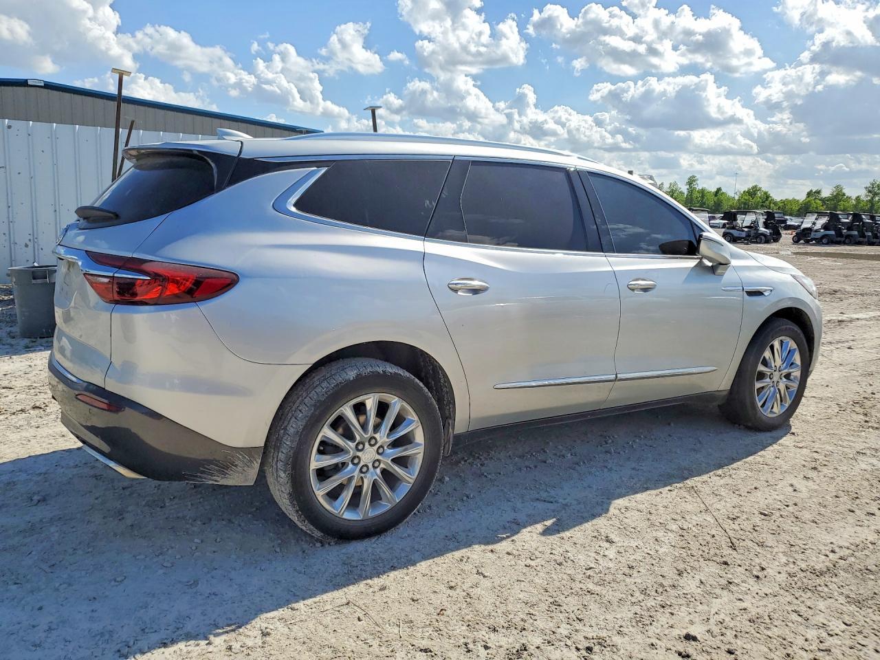 2021 Buick Enclave Premium - Image 3